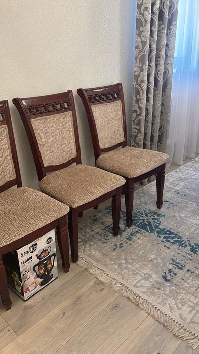 Стол со стульями