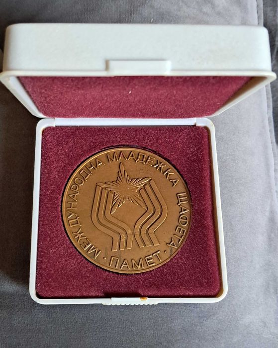 Настольная медаль