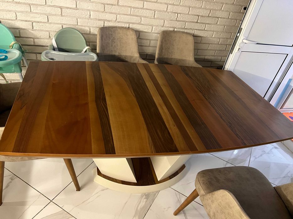 Разтегателна трапезна маса от дърво масив