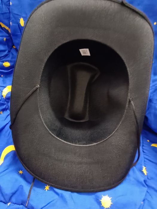 Vând pălărie nouă model deosebit