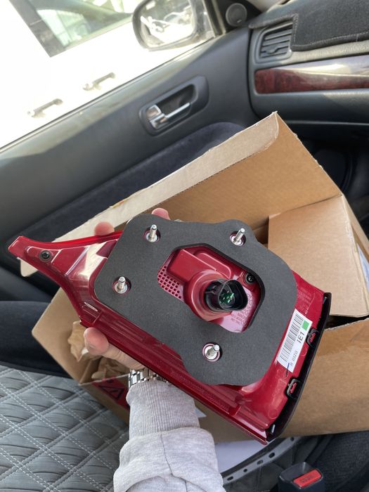 Задний правый фонарь