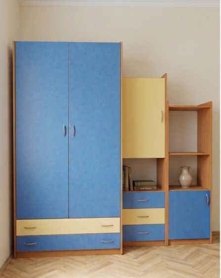 Практична детска/юношеска секция с гардероб – запазена