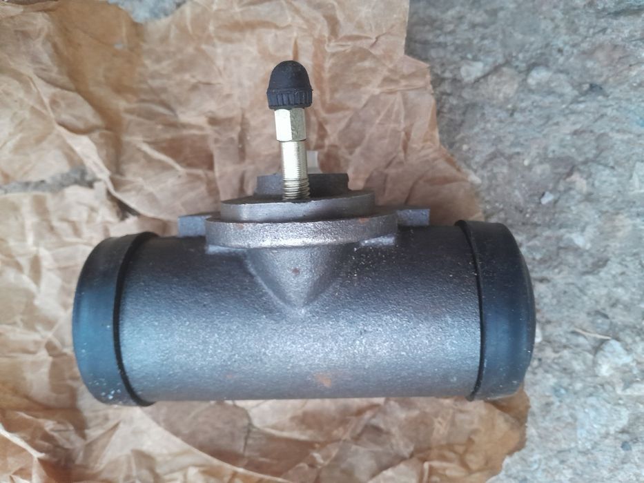 Дюзи четири  броя нови спирачен цилиндър за ifa