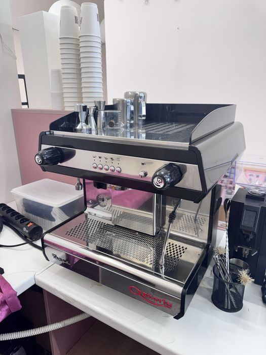 Кофе машинка и кофе молка