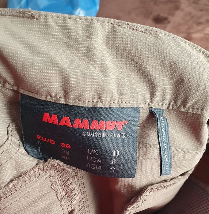 Pantalonii drumeții Mammut