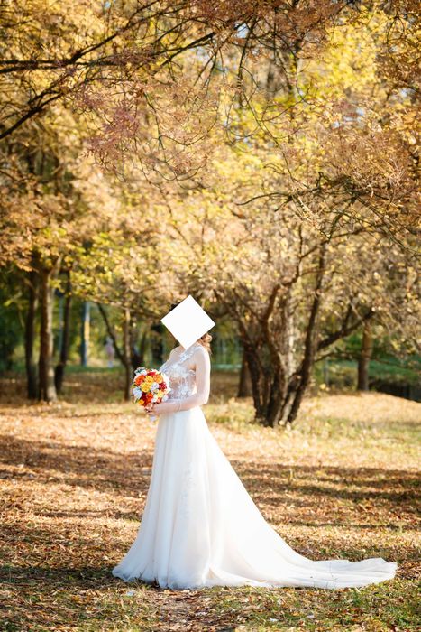 Rochie de mireasa marimea 36, cu trena, crinolina si voal