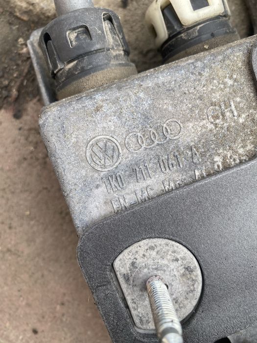 Timonerie Audi A3 8P 1.9 TDI BKC BLS BXE 5 trepte 6 trepte 1K0711061A