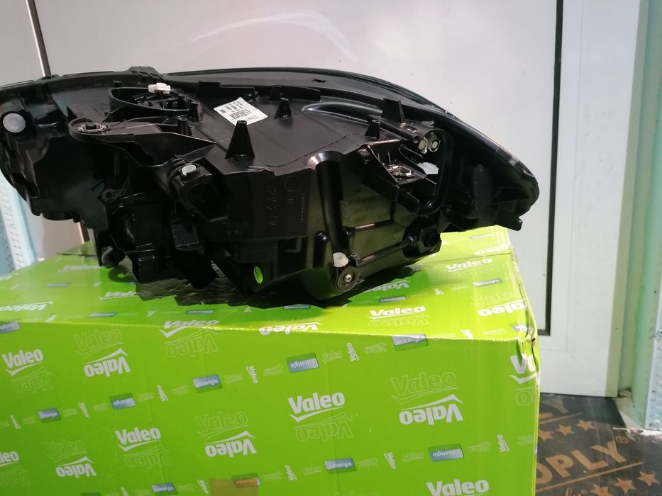 Фар Фарове за BMW 1 F40 / БМВ 1 серия Ф40 BMW LED.