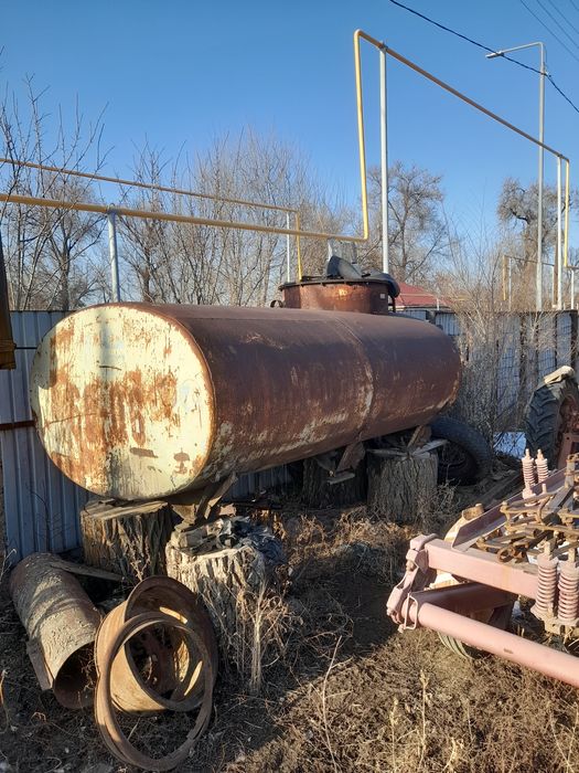 Продам цистерну ,4 тонны.