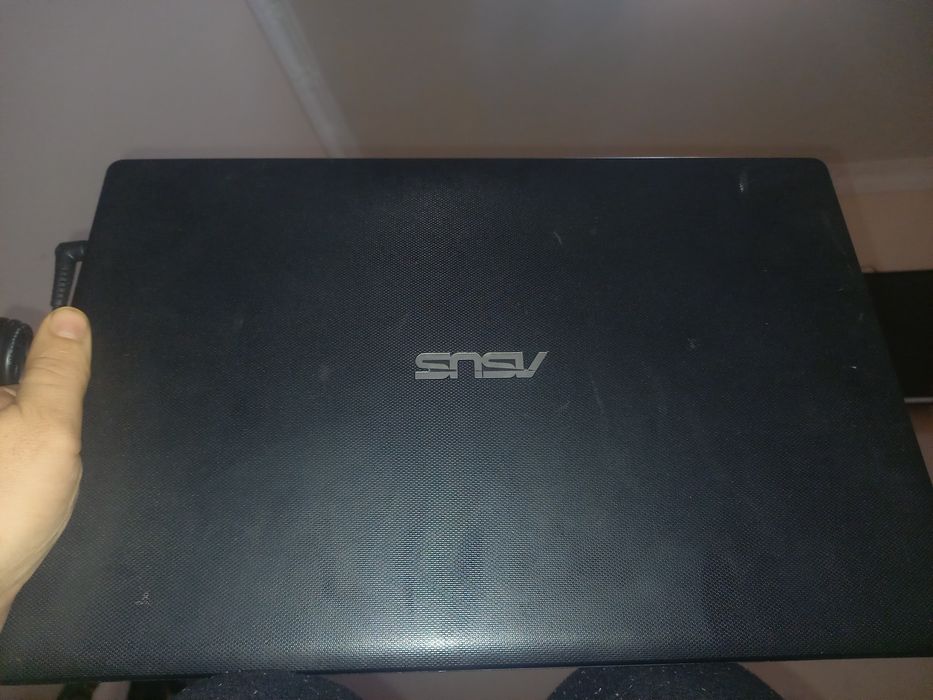 Noutbuk asus pachti yangi