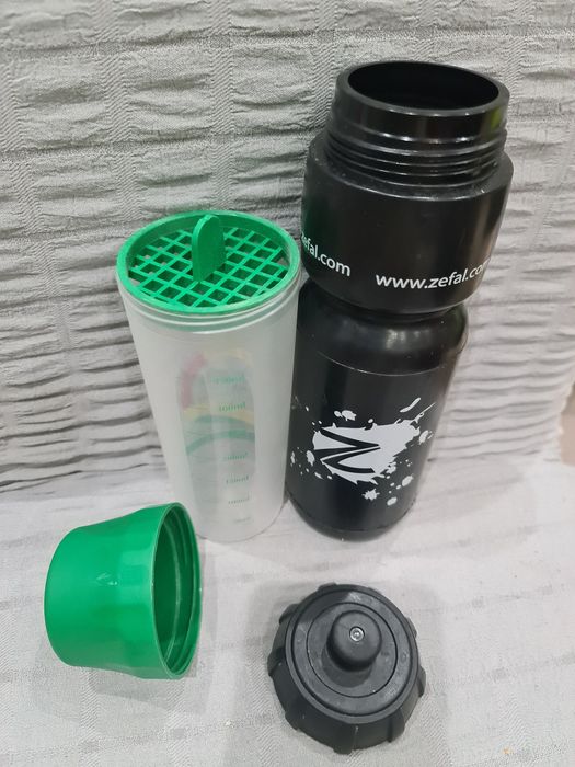 Лот: бутилка за велосипед и шейкър