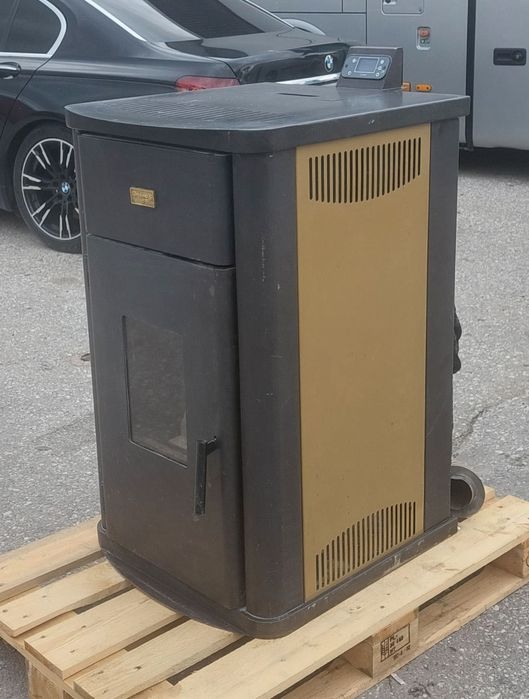 Пелетна камина Golden Fire GF с водна риза, 24 kW, Черен/ Златист
