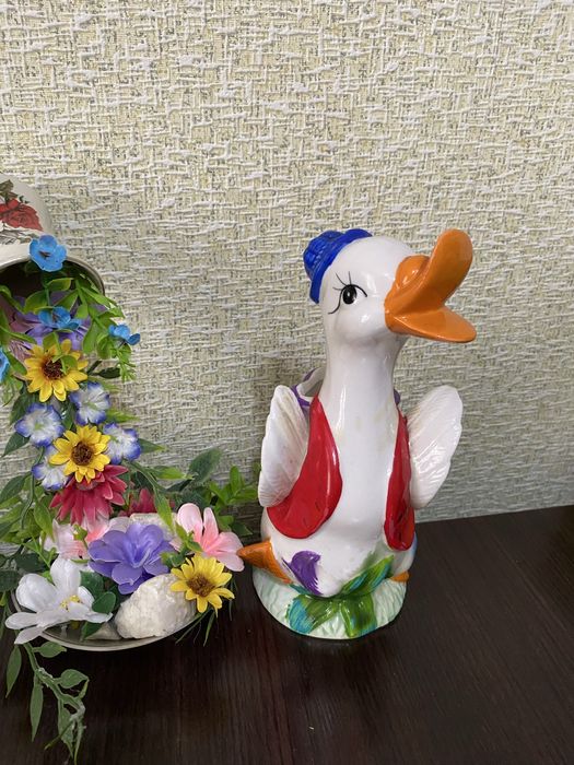 Копилка.  Подсвечник.  Статуэтки.