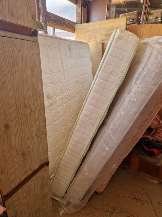 Vând saltele second