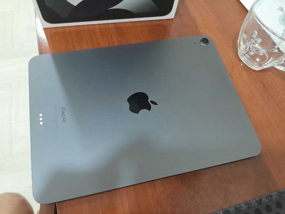 iPad Air (5th Generation) Wi-Fi