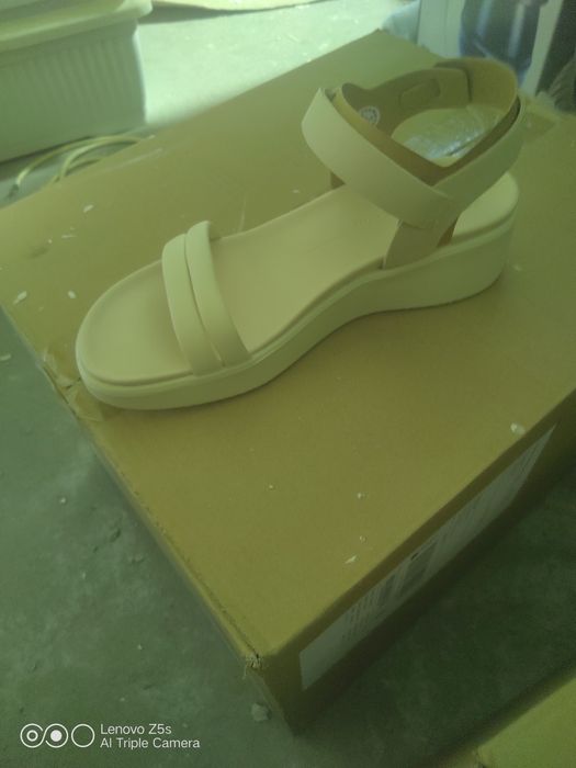 Разпродажба Дамски обувки ecco различни видове