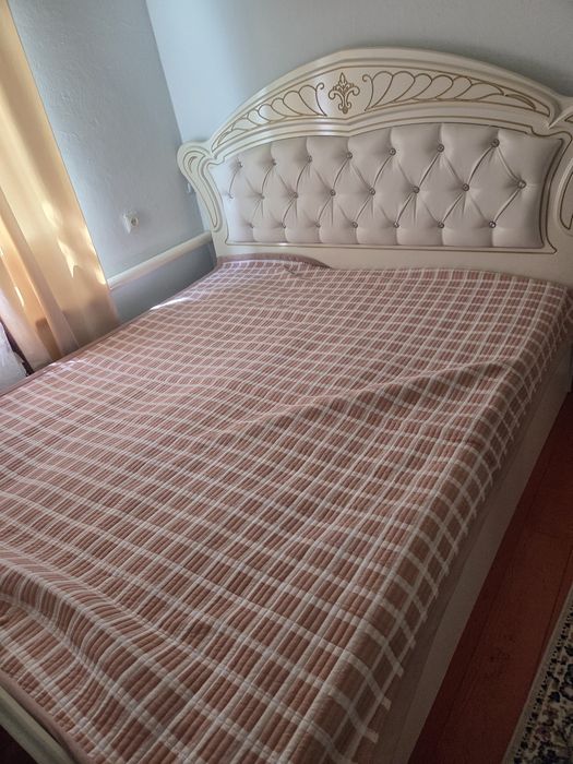 Бу диван сатылады срочна