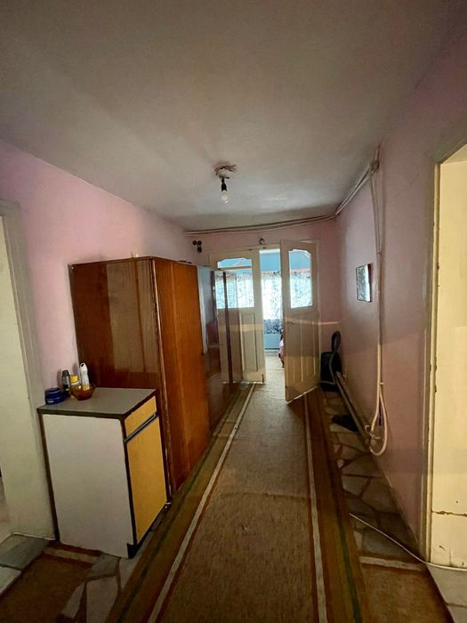 Двуетажна къща с таван и гараж в гр.Меричлери