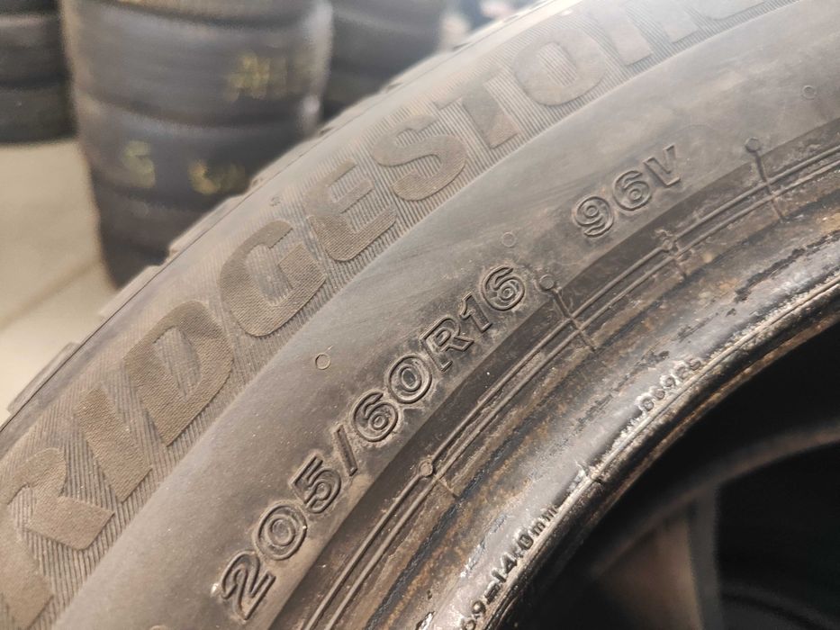 2бр.всесезонни гуми 205/60/16 Bridgestone