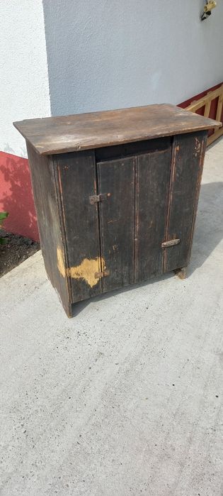 Dulap sau Servantă. Vechi de 80 de ani.