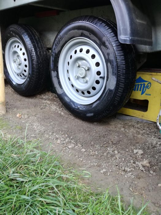 Vând platformă stupi...