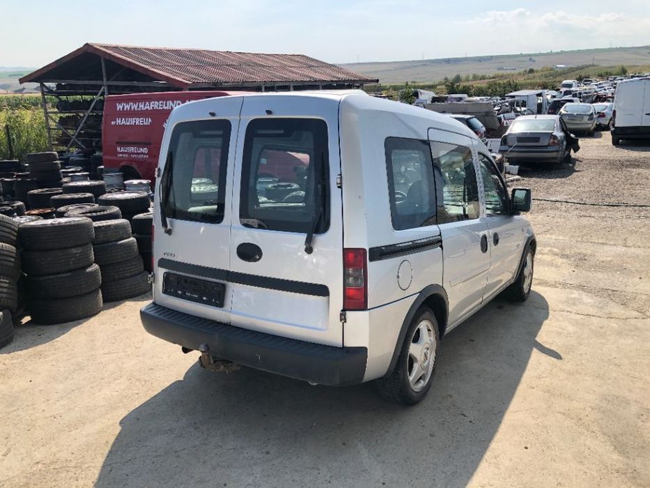 Dezmembrez piesel Opel Combo