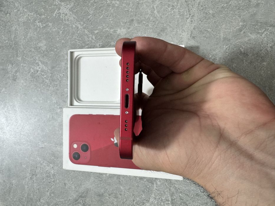 iPhone 13 128GB Red Product