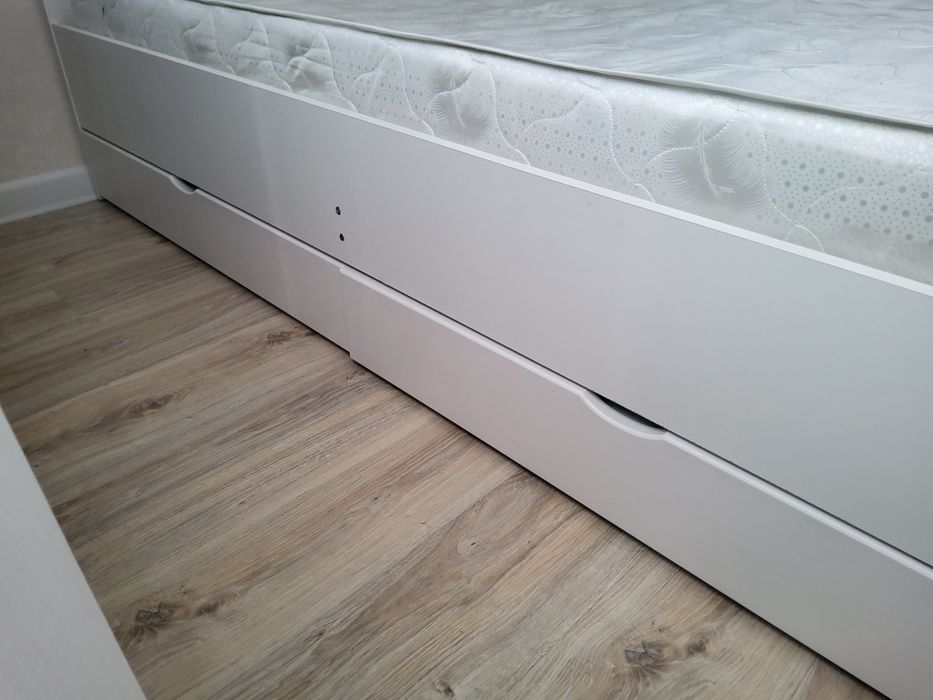 Продам кровати 2 штуки 90 х 200