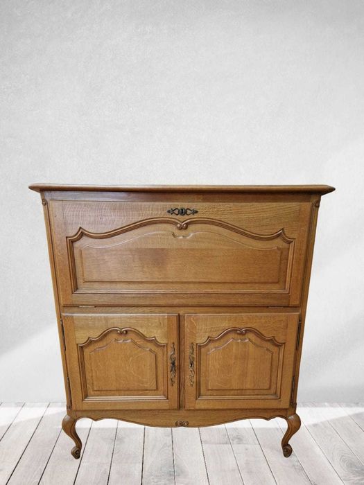 Шкаф барче от висококачествен дъбов масив в стил "ЛУИ XV"