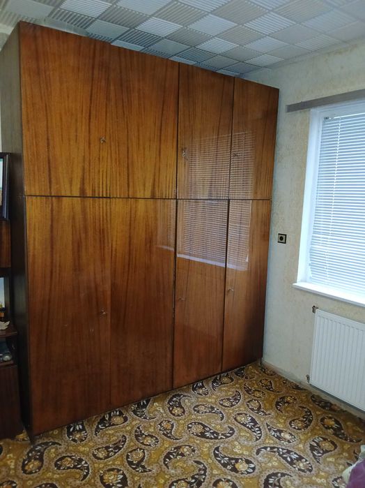 продава се цял комплект за спалня и матрак ракла, шкафове и гардероб.