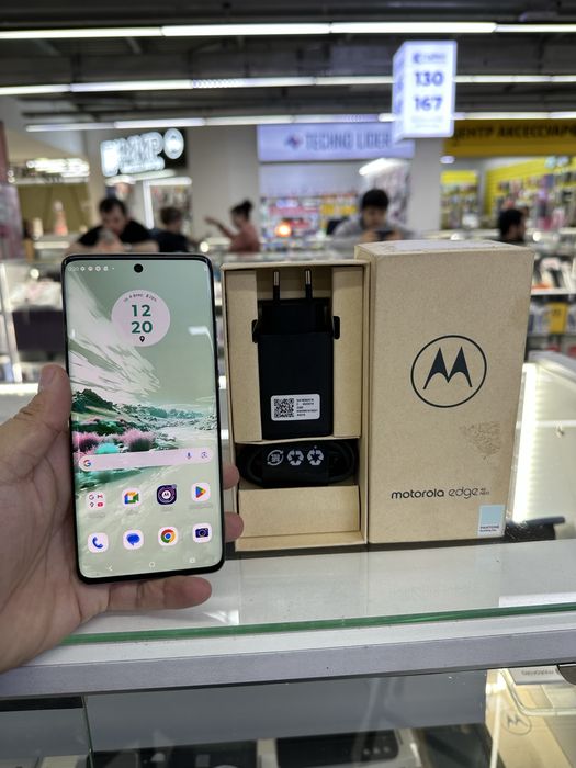 Motorola Edge 40 5G. 8/256