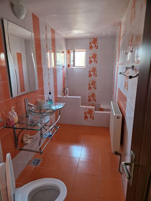 inchiriez apartament 2 camere