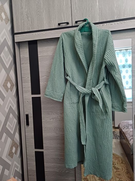 Продам 5 вафельных халатов