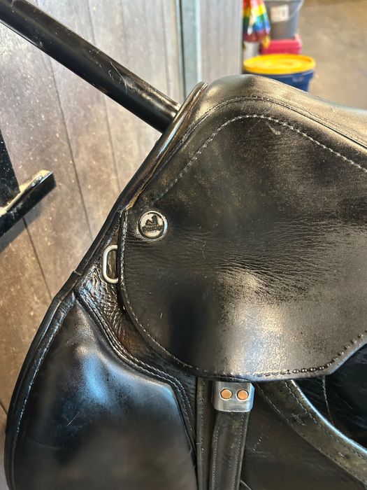 Седло за скачане Prestige 17,5