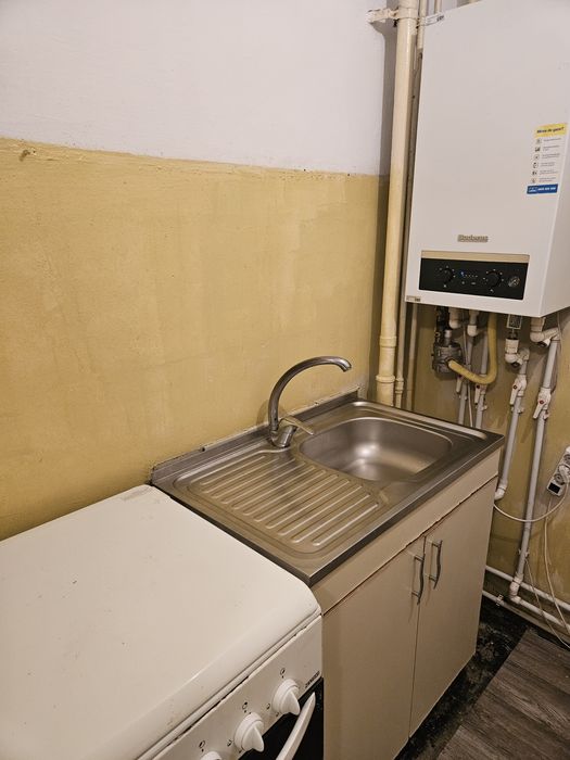 Închiriez apartament cu 2 camere