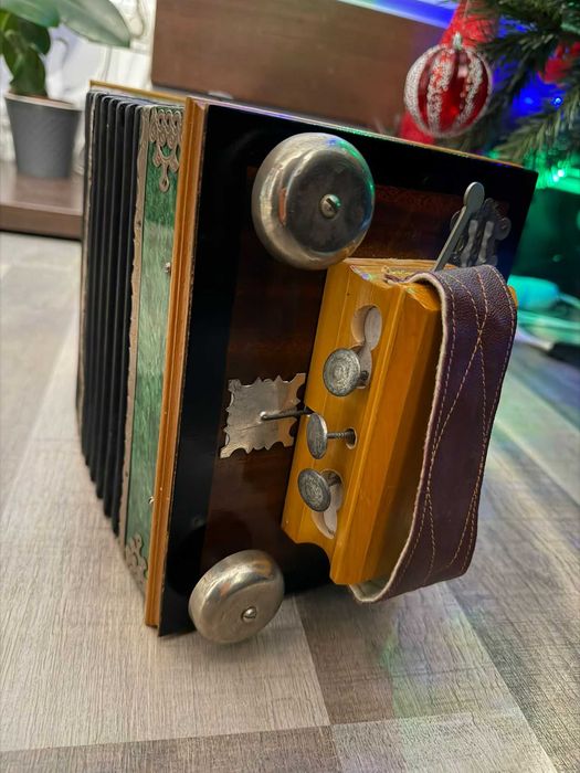 Saratovskaya Garmonika piesă de muzeu.