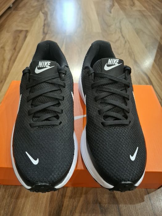 Дамски маратонки Nike Revolution 8