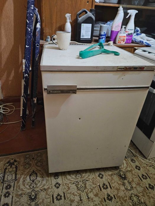 Отдам морозильную камеру и газовую плиту