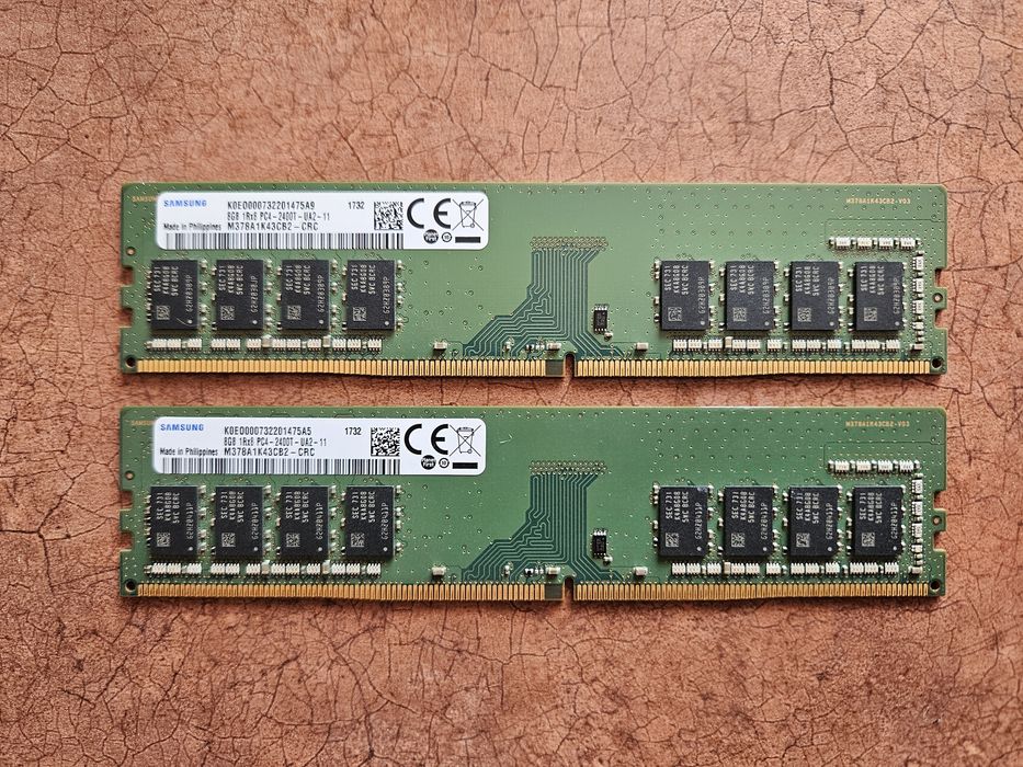 Kit memorii 2x 8GB DDR4 Samsung 2400Mhz