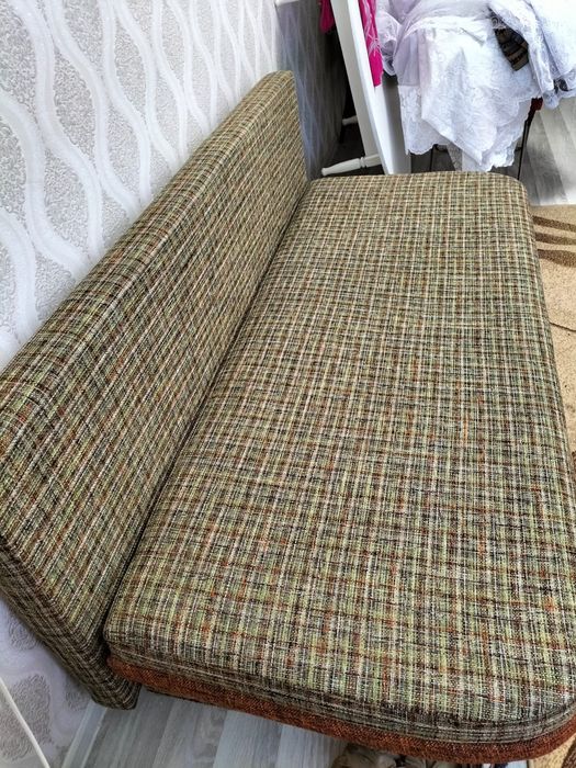 Продам диван .. .