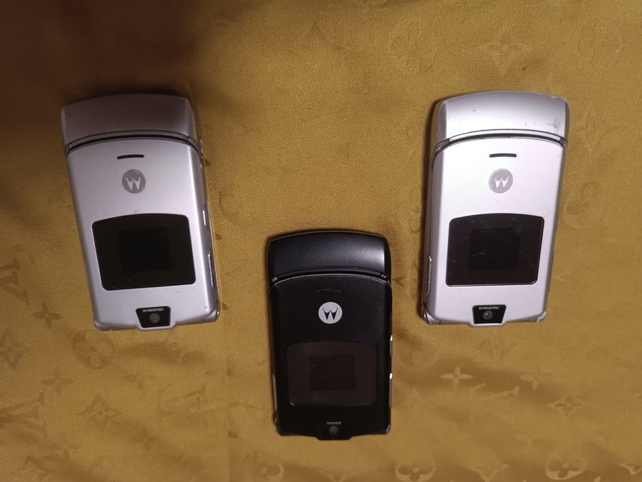 Assalom alekum Telefonlar sotiladi Hello Moto Motorola Razr