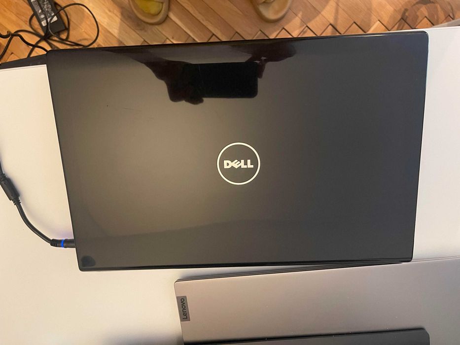 Лаптоп dell 1555 17 инча