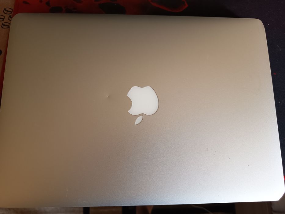 Vând Macbook Air A1466 pentru piese