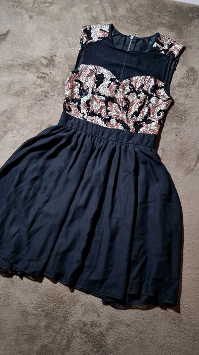 Къса рокля с тюл