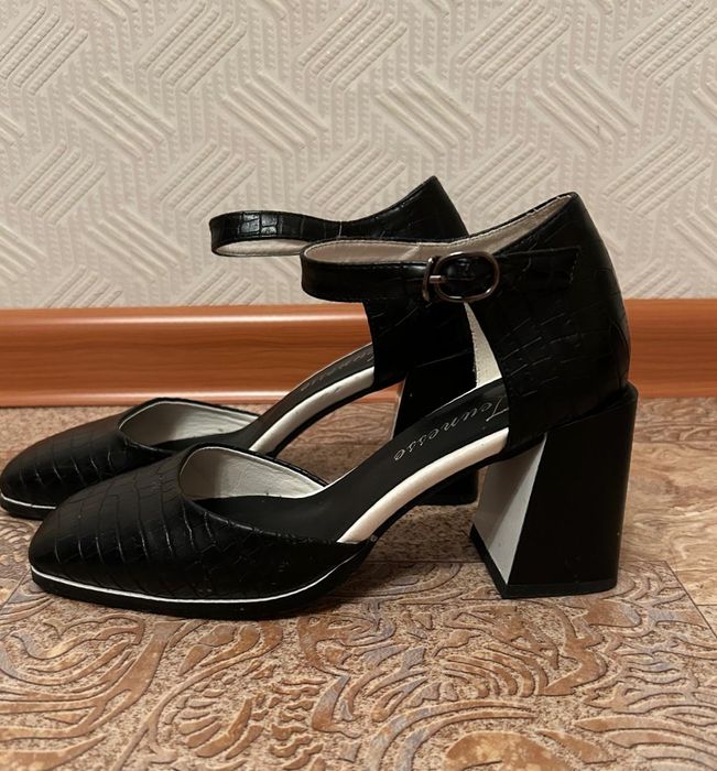 Продам туфли и босоножки