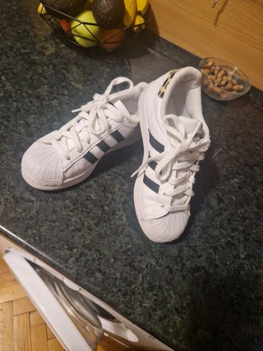 Adidas super star marimea 35 jumate