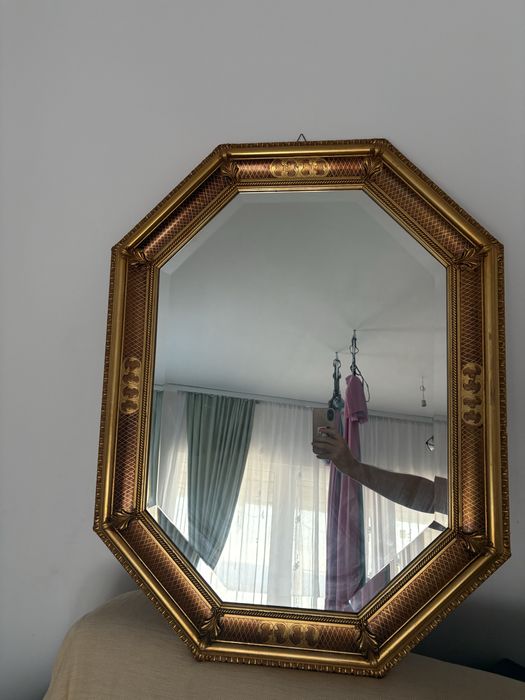 Oglinda de perete octogonala, rama aurie lemn/rasina