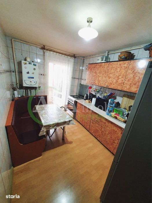 Apartament 3 camere decomandat , zona Milcov