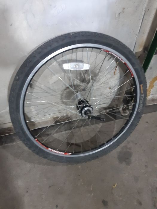 Продам фонарь и колесо на велосипед.