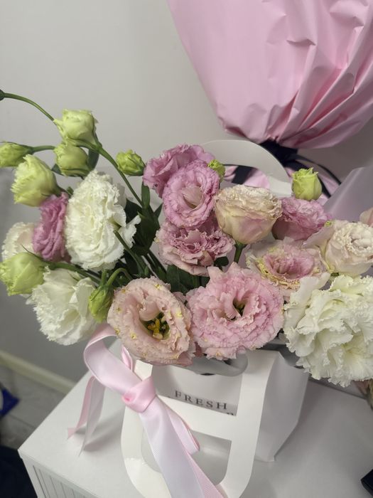 Әдемі гүлдер сатылады